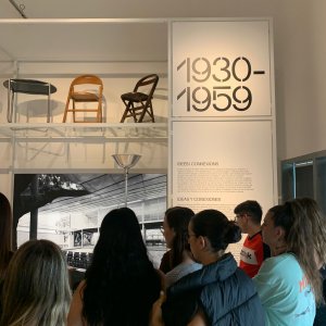 2022-10-11 Els alumnes de 2n de Màrqueting i Publicitat visiten l'exposició de producte del Museu del Disseny